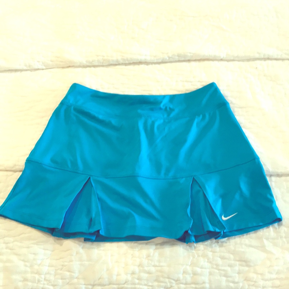 Nike women’s tennis skirt like new!!